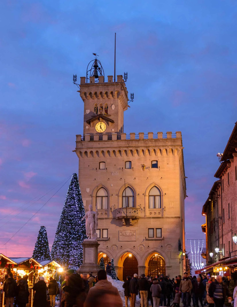 media.Natale_AdobeStock_286457680